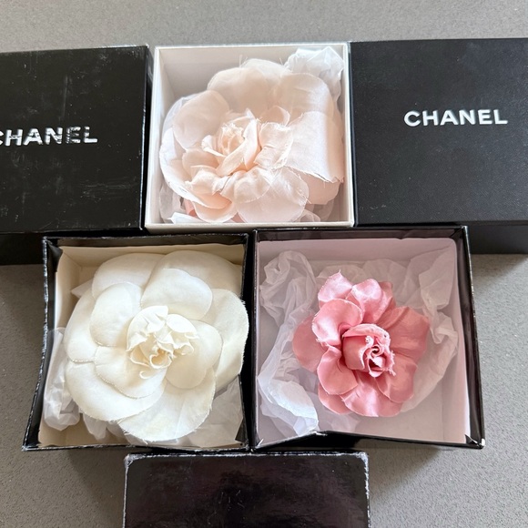 CHANEL Lot of 3 Classic Vintage Camellia Flower Corsage Brooches Pink and White - Picture 1 of 8